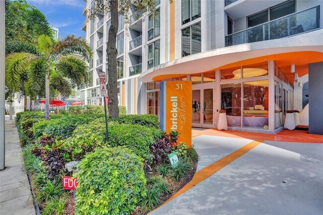 31 SE 6th St in Miami, FL - Building Photo - Building Photo