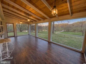 37899 Snickersville Turnpike in Purcellville, VA - Building Photo