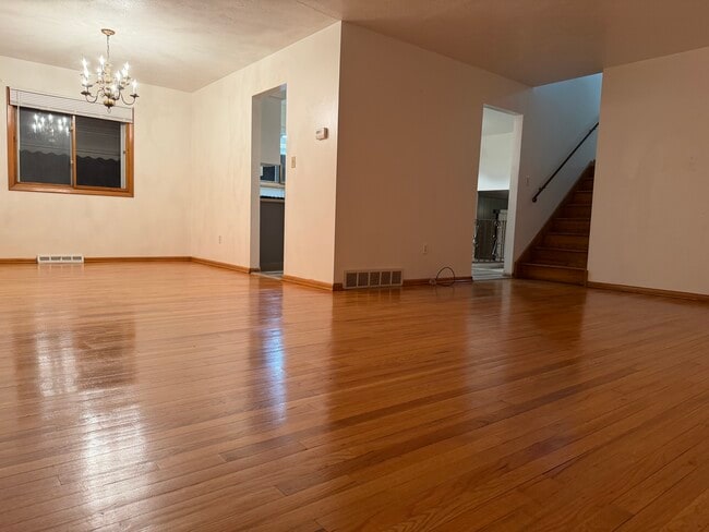 6800 Glenallen Ave in Solon, OH - Foto de edificio - Building Photo