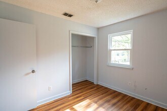 5778 Split Oak Ln in Tallahassee, FL - Foto de edificio - Building Photo