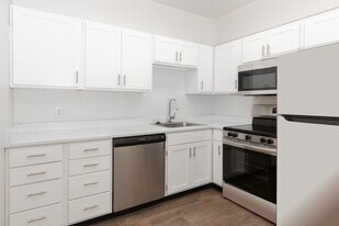 Silver Pines Senior Community in Sandy, UT - Building Photo