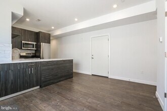 917 N 15th St in Philadelphia, PA - Building Photo - Building Photo