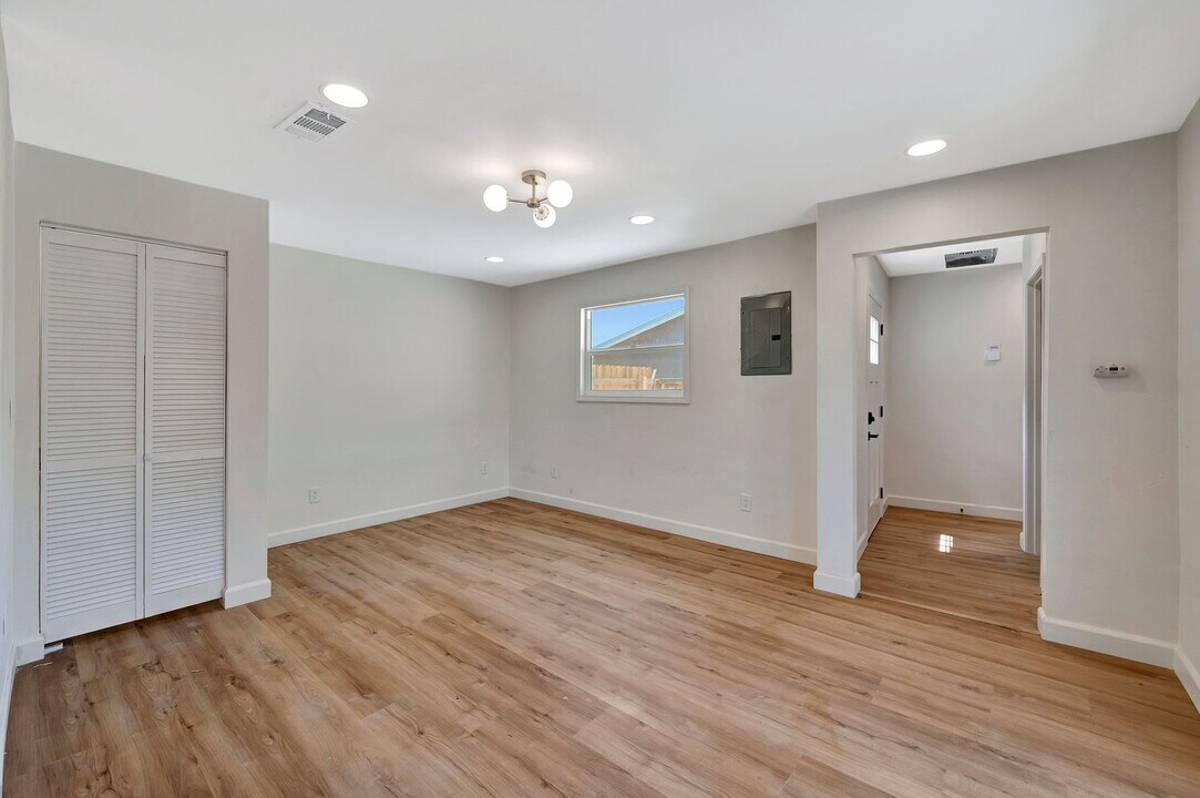 4327 Moraga Ave in San Diego, CA - Building Photo