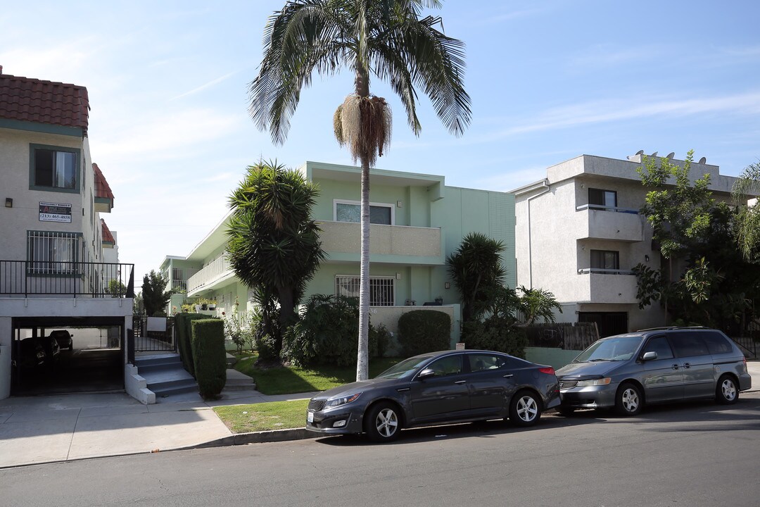 4836 Rosewood Ave in Los Angeles, CA - Building Photo