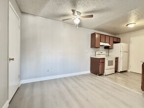 220 Mission Newport Ln in Las Vegas, NV - Building Photo - Building Photo