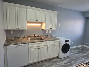 24943 Mayfair St in Flat Rock, MI - Building Photo - Building Photo