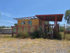 16636 TX-16 Hwy in Poteet, TX - Building Photo - Building Photo