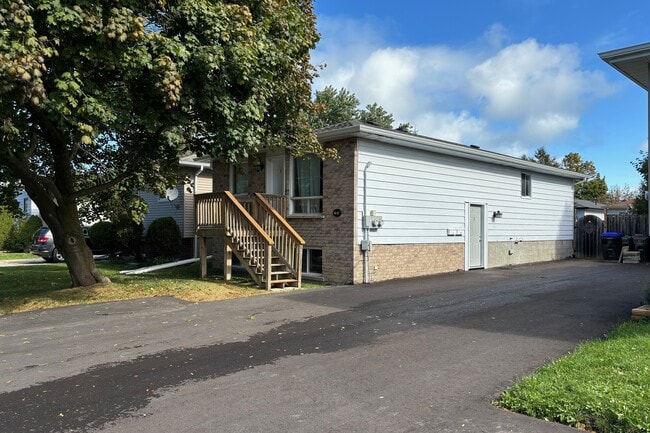 55 Courtice Crescent in Collingwood, ON - Building Photo - Building Photo