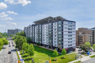 St. Dennis Apartments in Toronto, ON - Building Photo