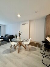 15 Guizot Rue E in Montréal, QC - Building Photo - Building Photo