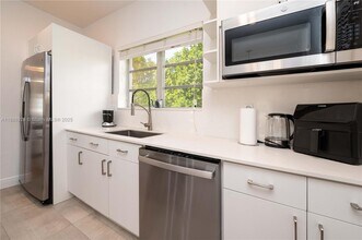 501 SW 24th Rd in Miami, FL - Building Photo - Building Photo