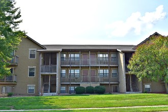 Southfork Apartments in Olathe, KS - Foto de edificio - Building Photo