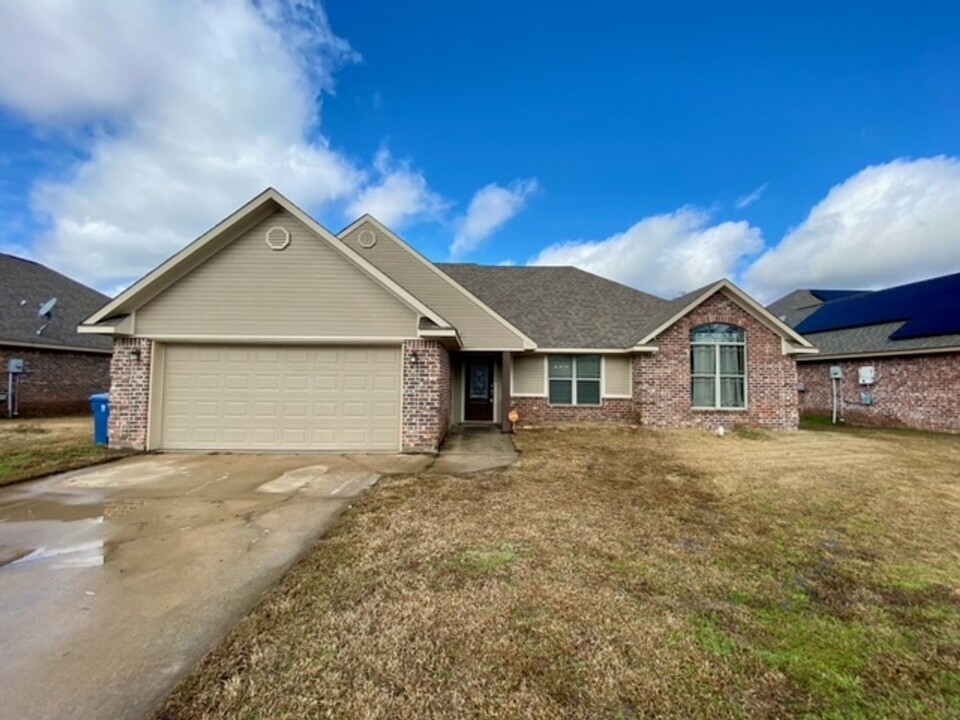 109 Bent Tree Loop in Haughton, LA - Building Photo