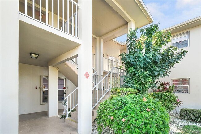 33 Lake Vista Trail in Port St. Lucie, FL - Building Photo - Building Photo