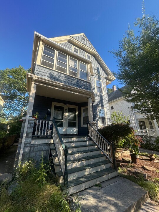 25 Josephine Ave, Unit 2 in Somerville, MA - Building Photo
