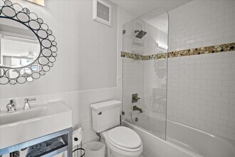 1890 S Ocean Dr in Hallandale Beach, FL - Building Photo - Building Photo