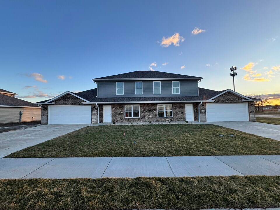 7505 Frankie Ct, Unit 7505 in Glen Carbon, IL - Building Photo