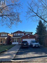 327 Sussex Ave in Richmond Hill, ON - Building Photo