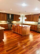 1803 Great Falls St in McLean, VA - Foto de edificio - Building Photo