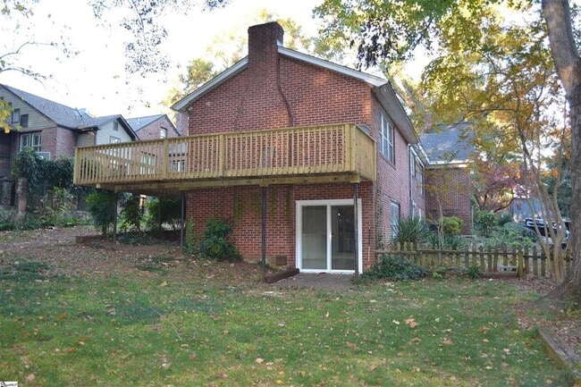 property at 40 Lanneau Dr