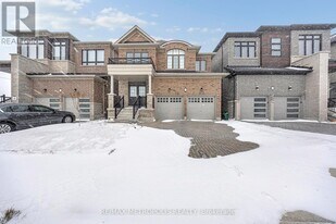 941 Rexton Dr in Oshawa, ON - Building Photo
