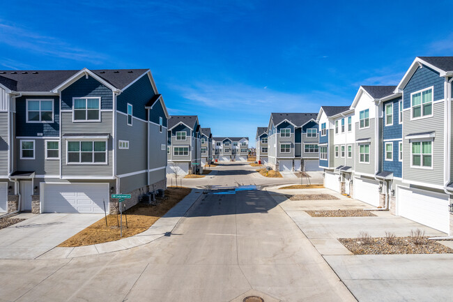 Trestle Corner Townhomes in Ankeny, IA - Building Photo - Building Photo