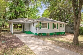 1095 Oakfield Dr SE in Atlanta, GA - Foto de edificio - Building Photo