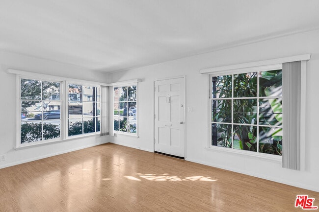 1623 S Bundy Dr in Los Angeles, CA - Building Photo - Building Photo