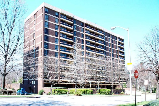 Winthrop House Condominium in Baltimore, MD - Building Photo - Building Photo