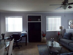 154 SW Peacock Blvd in Port St. Lucie, FL - Building Photo - Building Photo