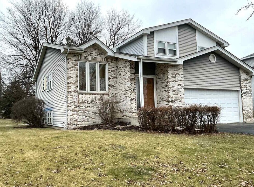 801 Belmont Ave in Bensenville, IL - Building Photo