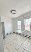 128 Deer Park Ave in Babylon, NY - Foto de edificio - Building Photo