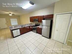 548 Albatross Dr in Kissimmee, FL - Foto de edificio - Building Photo
