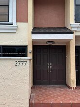 2777 NE 165th Terrace in North Miami Beach, FL - Foto de edificio - Building Photo