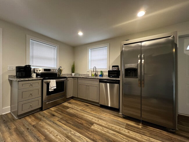 401 Cedar Lane Rd in Greenville, SC - Building Photo - Building Photo