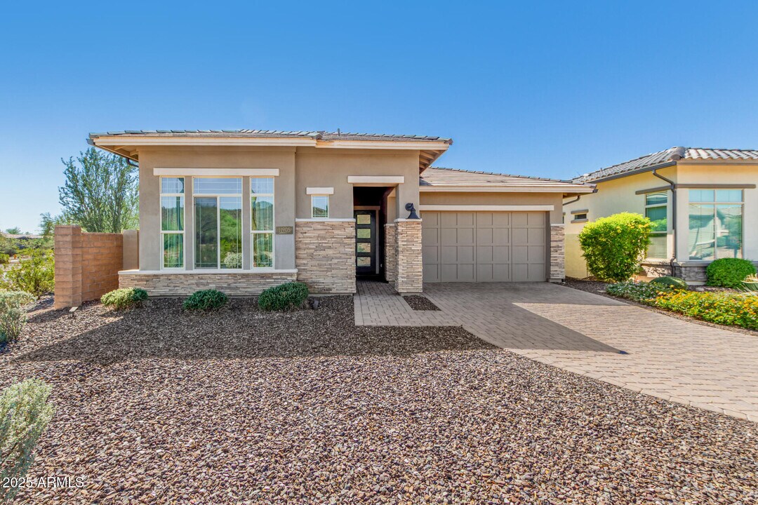 11905 W Creosote Dr in Peoria, AZ - Building Photo