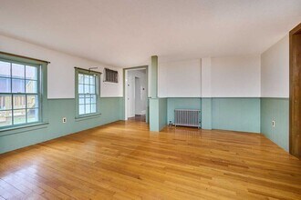 211 College Hwy in Southampton, MA - Building Photo - Building Photo
