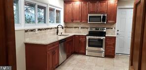 77 Fieldstone Rd in Levittown, PA - Building Photo