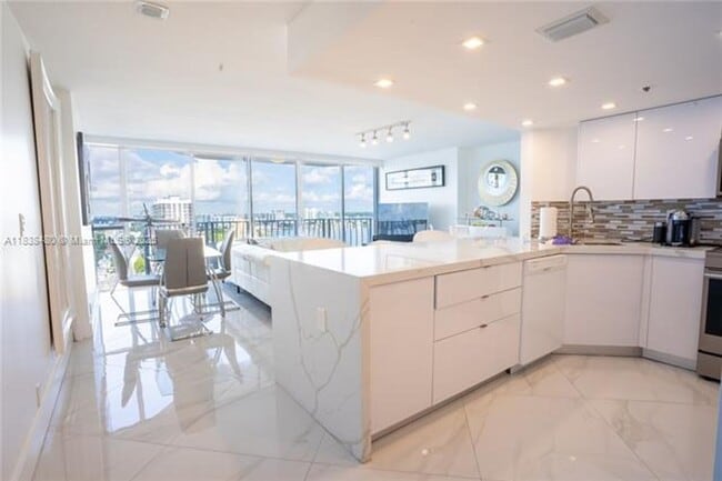 property at 7601 E Treasure Dr