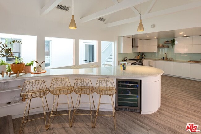 6835 Pacific View Dr in Los Angeles, CA - Building Photo - Building Photo