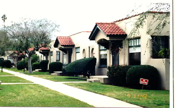 745 E Orange Grove Blvd in Pasadena, CA - Foto de edificio