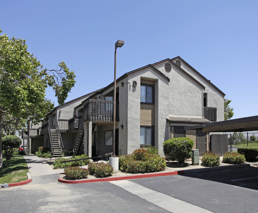 Oakwood Village Apartments in Santa Maria, CA - Building Photo