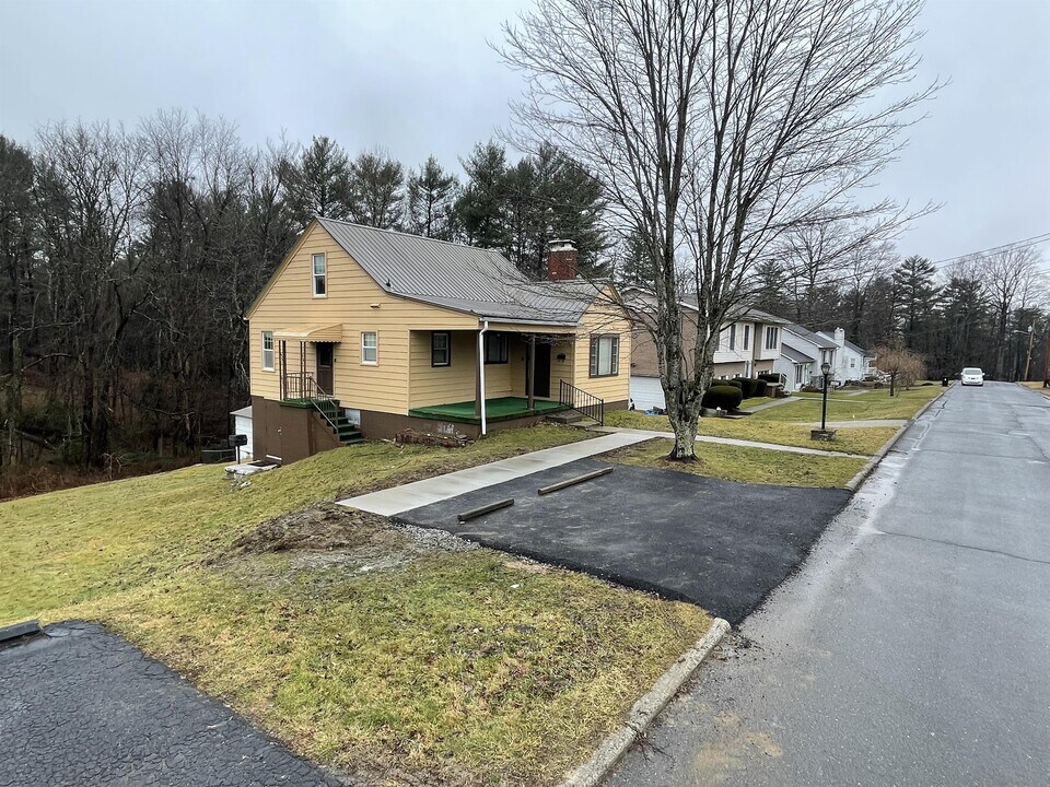 118 Northwestern Ave in Beckley, WV - Building Photo