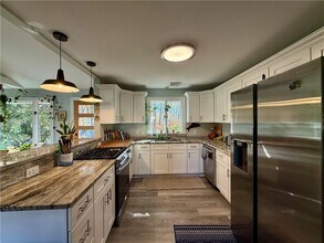 11 Holmes St in Westerly, RI - Building Photo - Building Photo