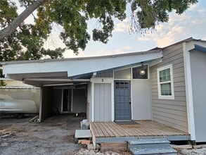 4419 W Bayshore Dr in Bacliff, TX - Foto de edificio - Building Photo
