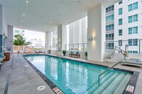 227 NE 2nd St, Unit 2306 in Miami, FL - Foto de edificio - Building Photo