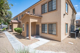 2010 Rancho Lake Dr in Las Vegas, NV - Building Photo - Building Photo