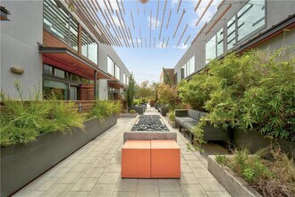 2002 E 7th St in Austin, TX - Building Photo - Building Photo