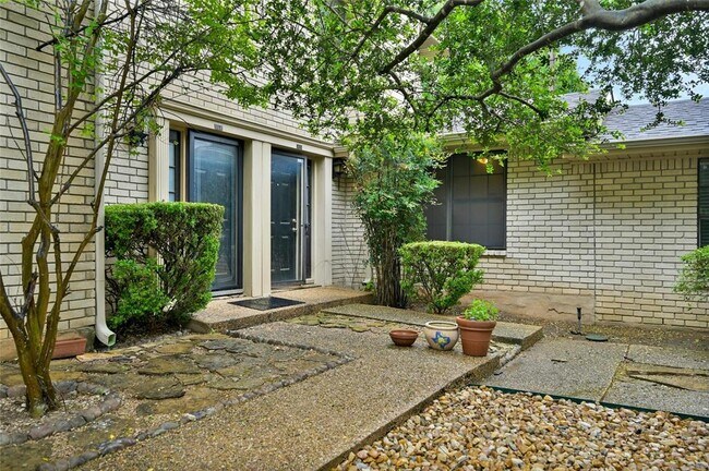 8400 Jamestown Dr in Austin, TX - Building Photo - Building Photo