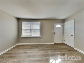 213 Walnut Crest Dr in Gallatin, TN - Building Photo - Building Photo